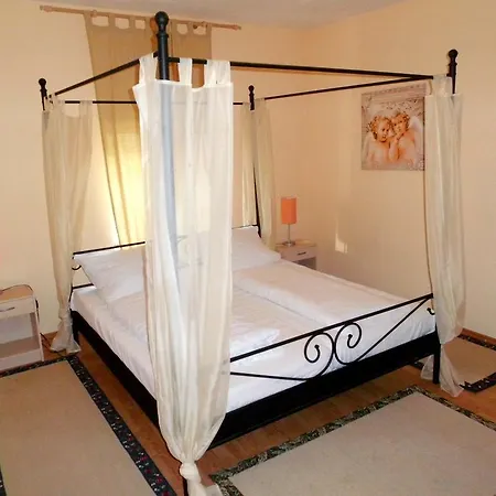 Casa de hóspedes Hahne Und 2*
